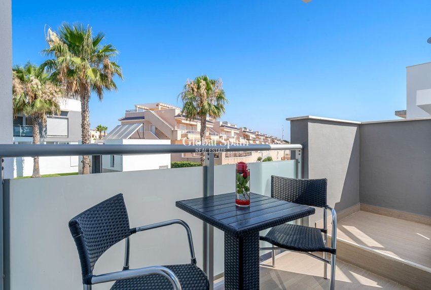 Revente - APPARTEMENT -
PUNTA PRIMA - Costa Blanca