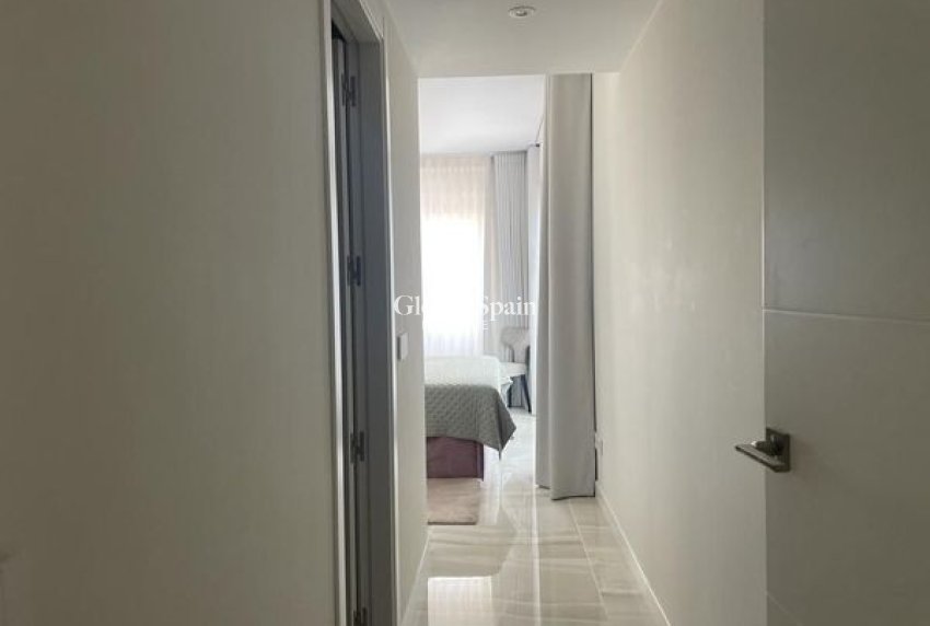 Revente - APPARTEMENT -
PUNTA PRIMA - Costa Blanca