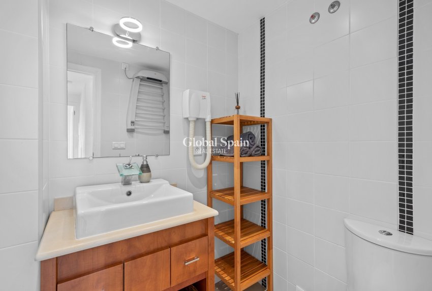 Revente - APPARTEMENT -
PUNTA PRIMA - Costa Blanca