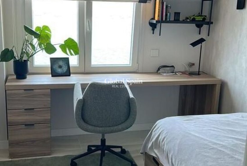 Revente - APPARTEMENT -
PUNTA PRIMA - Costa Blanca