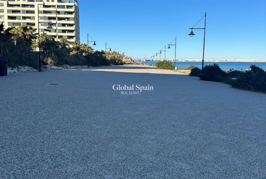 Revente - APPARTEMENT -
PUNTA PRIMA - Costa Blanca