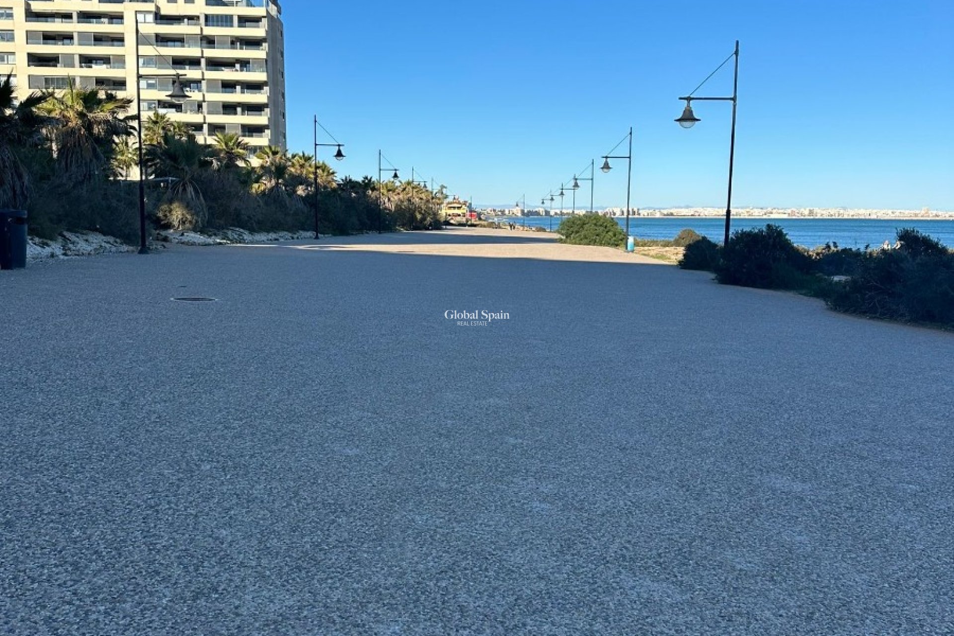 Revente - APPARTEMENT -
PUNTA PRIMA - Costa Blanca