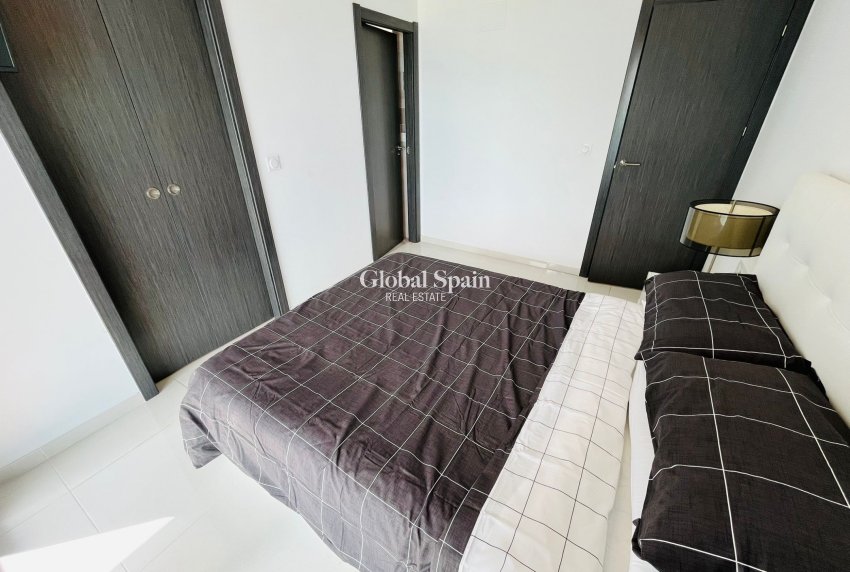 Revente - APPARTEMENT -
PUNTA PRIMA - Costa Blanca