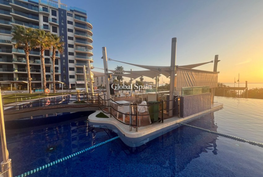 Revente - APPARTEMENT -
PUNTA PRIMA - Costa Blanca