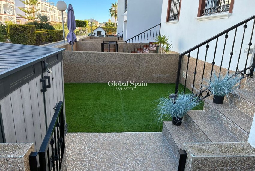 Revente - APPARTEMENT -
PUNTA PRIMA - Costa Blanca