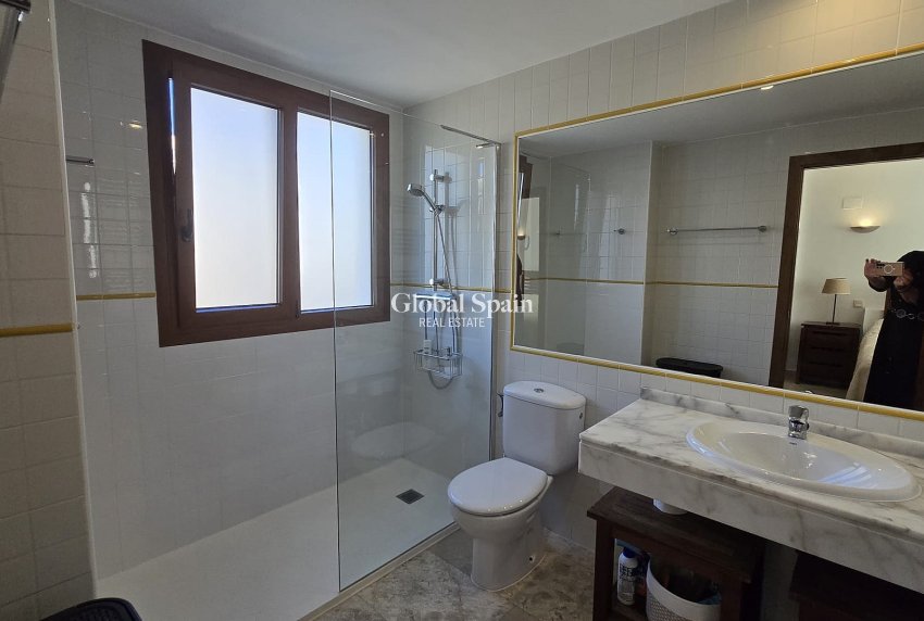 Revente - APPARTEMENT -
PUNTA PRIMA - Costa Blanca