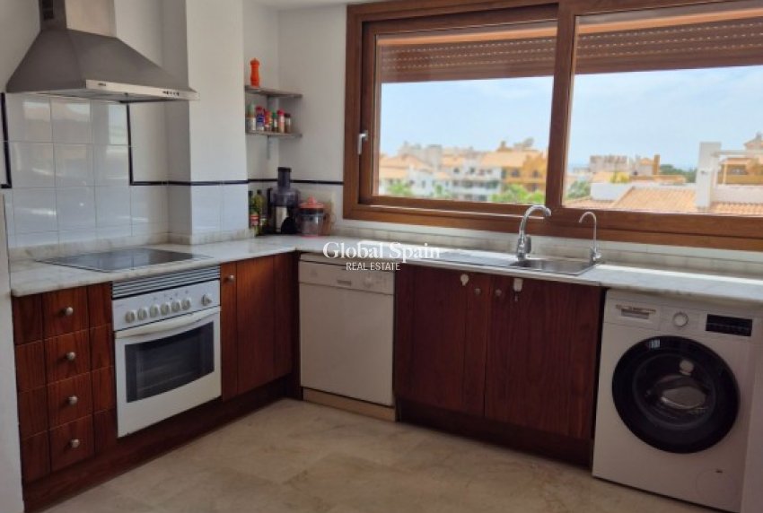 Revente - APPARTEMENT -
PUNTA PRIMA - Costa Blanca