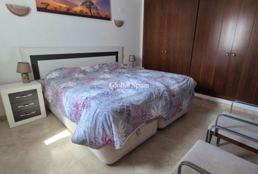Revente - APPARTEMENT -
PUNTA PRIMA - Costa Blanca