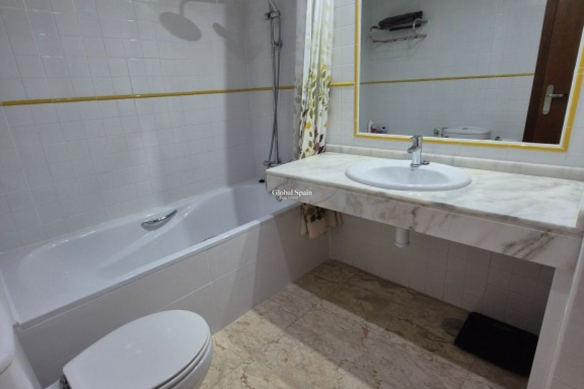 Revente - APPARTEMENT -
PUNTA PRIMA - Costa Blanca