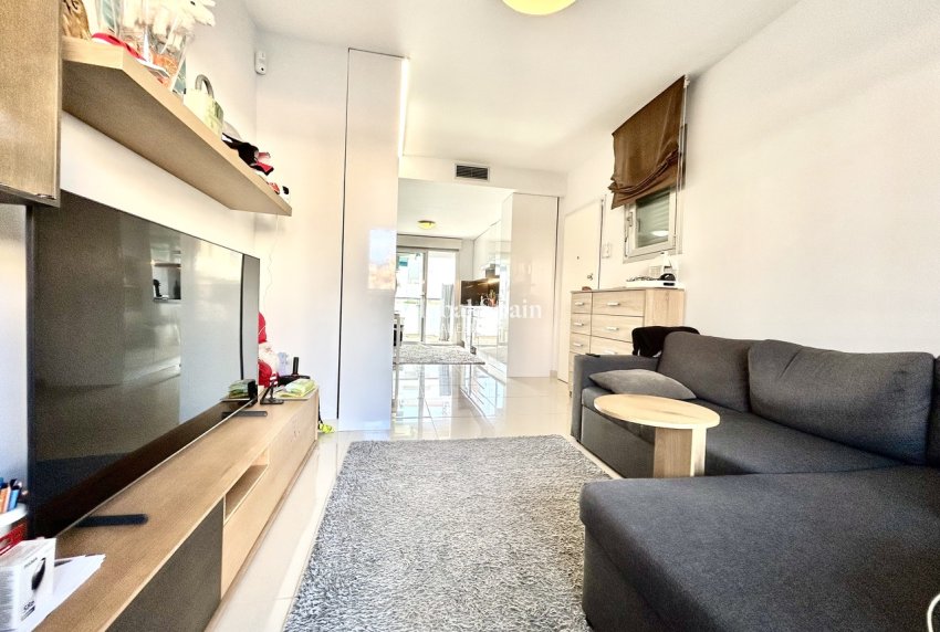 Revente - APPARTEMENT -
PUNTA PRIMA - Costa Blanca