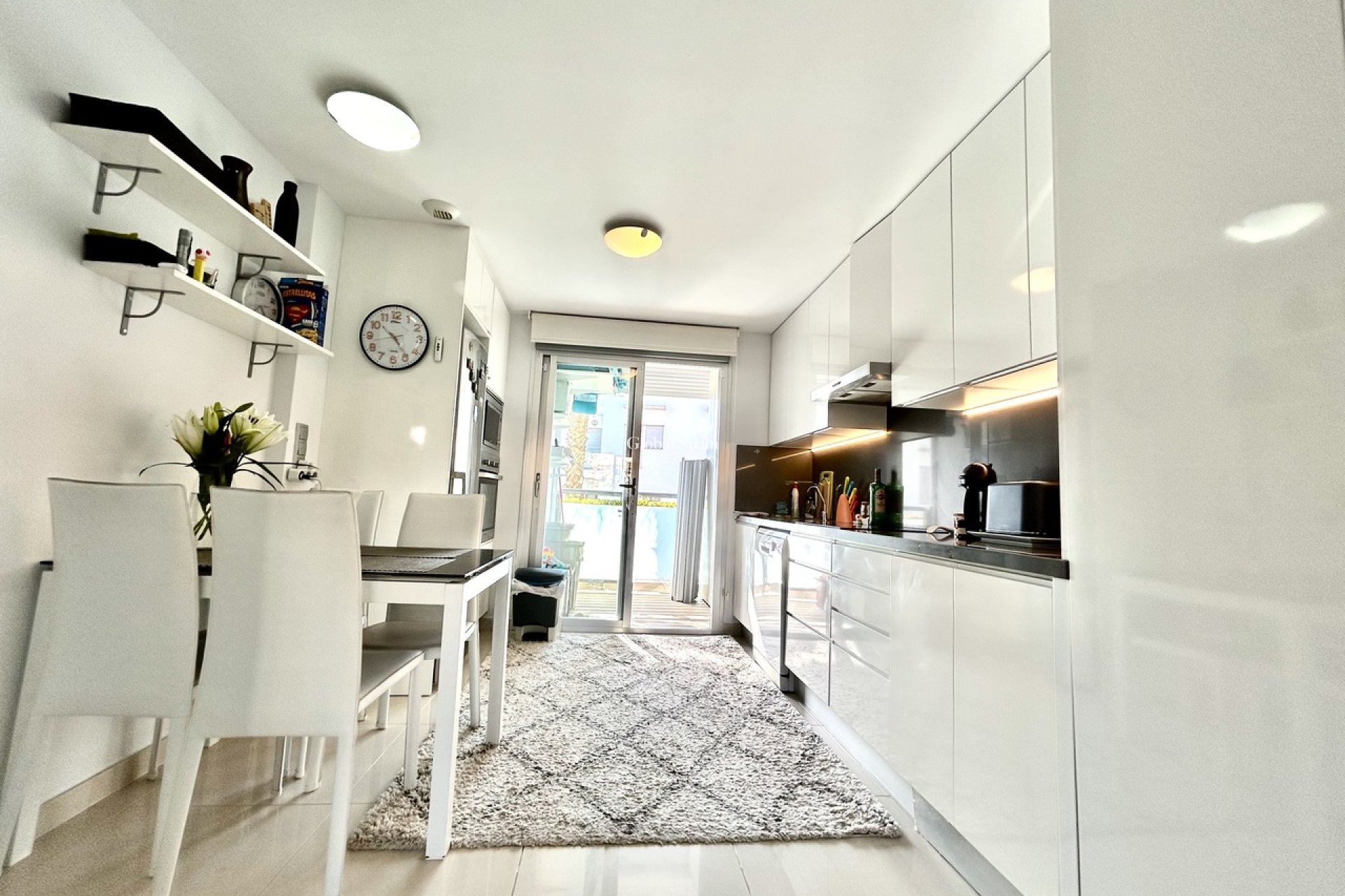 Revente - APPARTEMENT -
PUNTA PRIMA - Costa Blanca