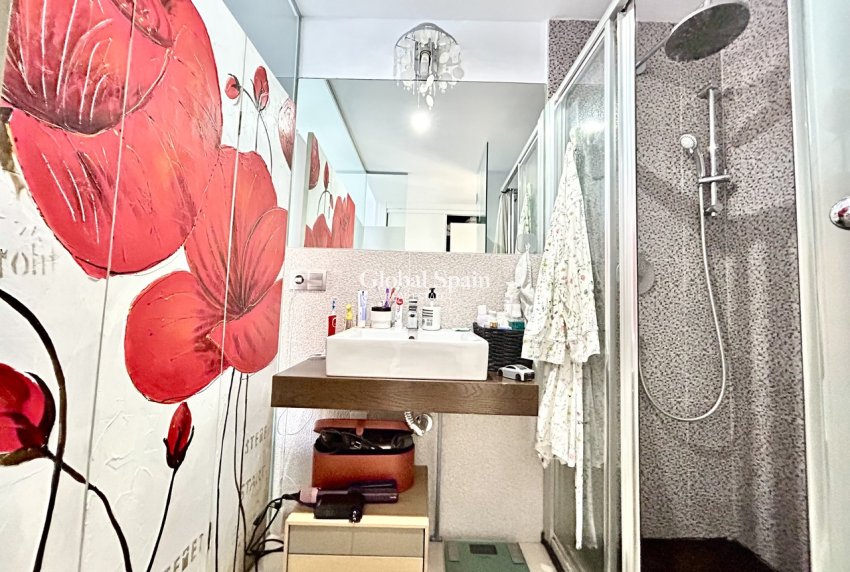 Revente - APPARTEMENT -
PUNTA PRIMA - Costa Blanca