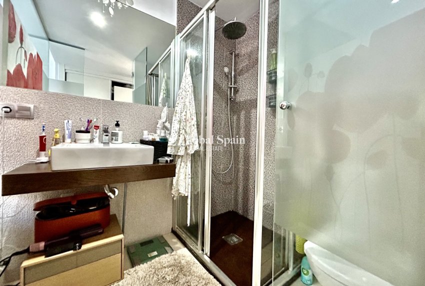 Revente - APPARTEMENT -
PUNTA PRIMA - Costa Blanca