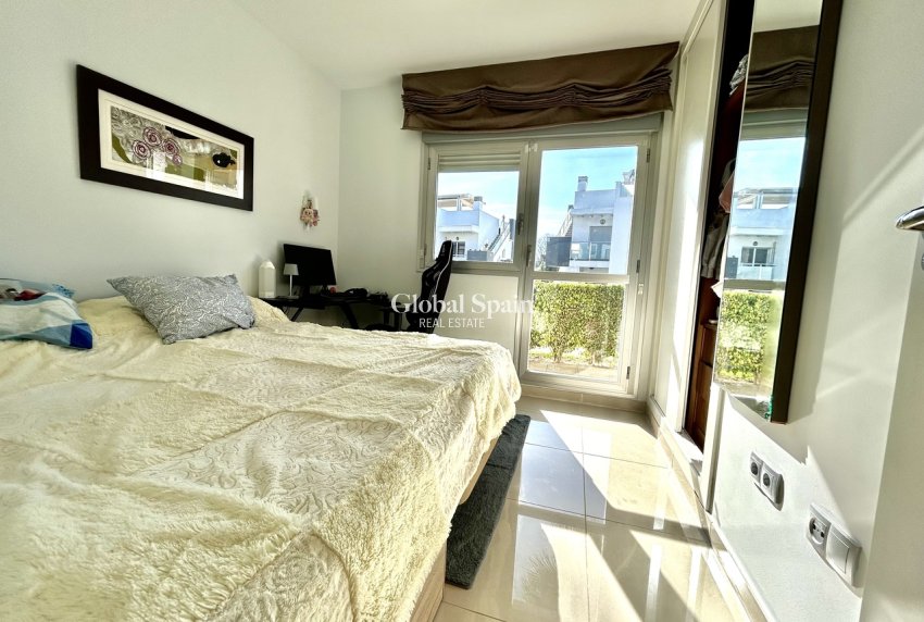 Revente - APPARTEMENT -
PUNTA PRIMA - Costa Blanca