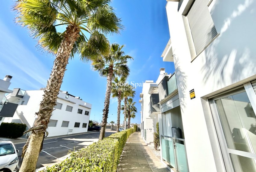 Revente - APPARTEMENT -
PUNTA PRIMA - Costa Blanca