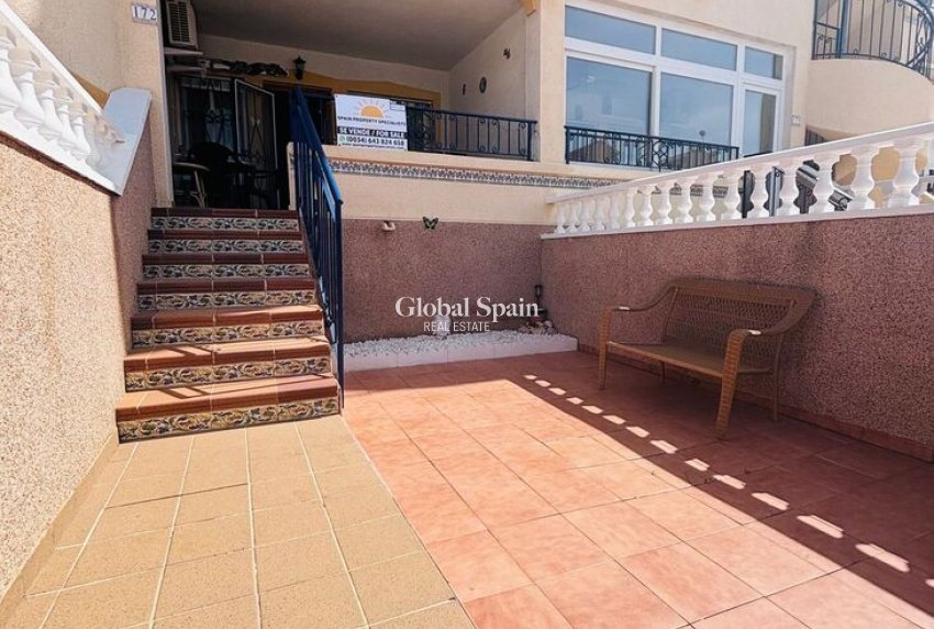 Revente - APPARTEMENT -
PUNTA PRIMA - Costa Blanca