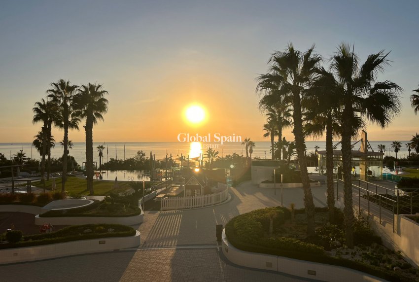 Revente - APPARTEMENT -
PUNTA PRIMA - Costa Blanca