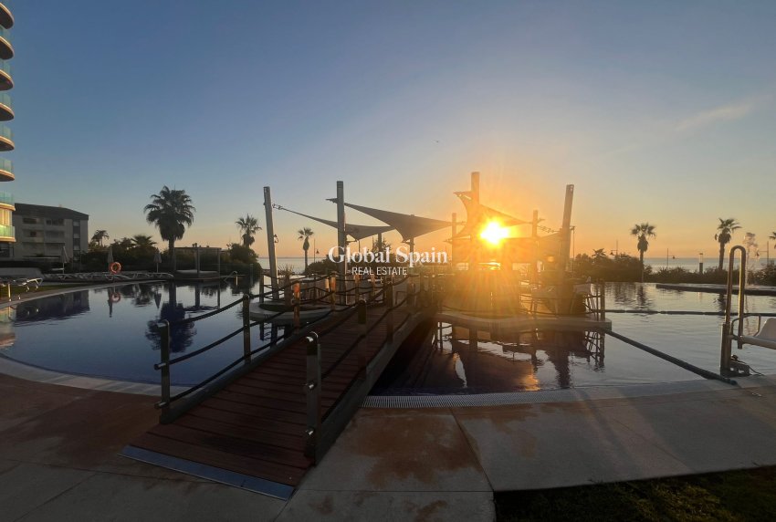 Revente - APPARTEMENT -
PUNTA PRIMA - Costa Blanca