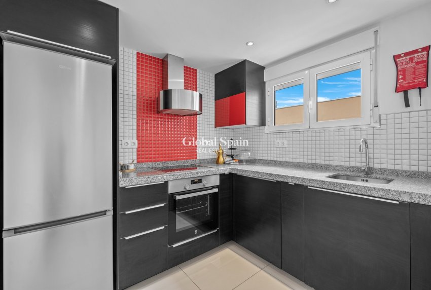 Revente - APPARTEMENT -
PUNTA PRIMA - Costa Blanca