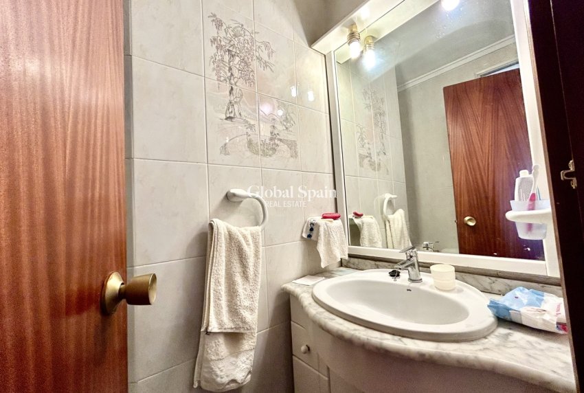 Revente - APPARTEMENT -
PUNTA PRIMA - Costa Blanca