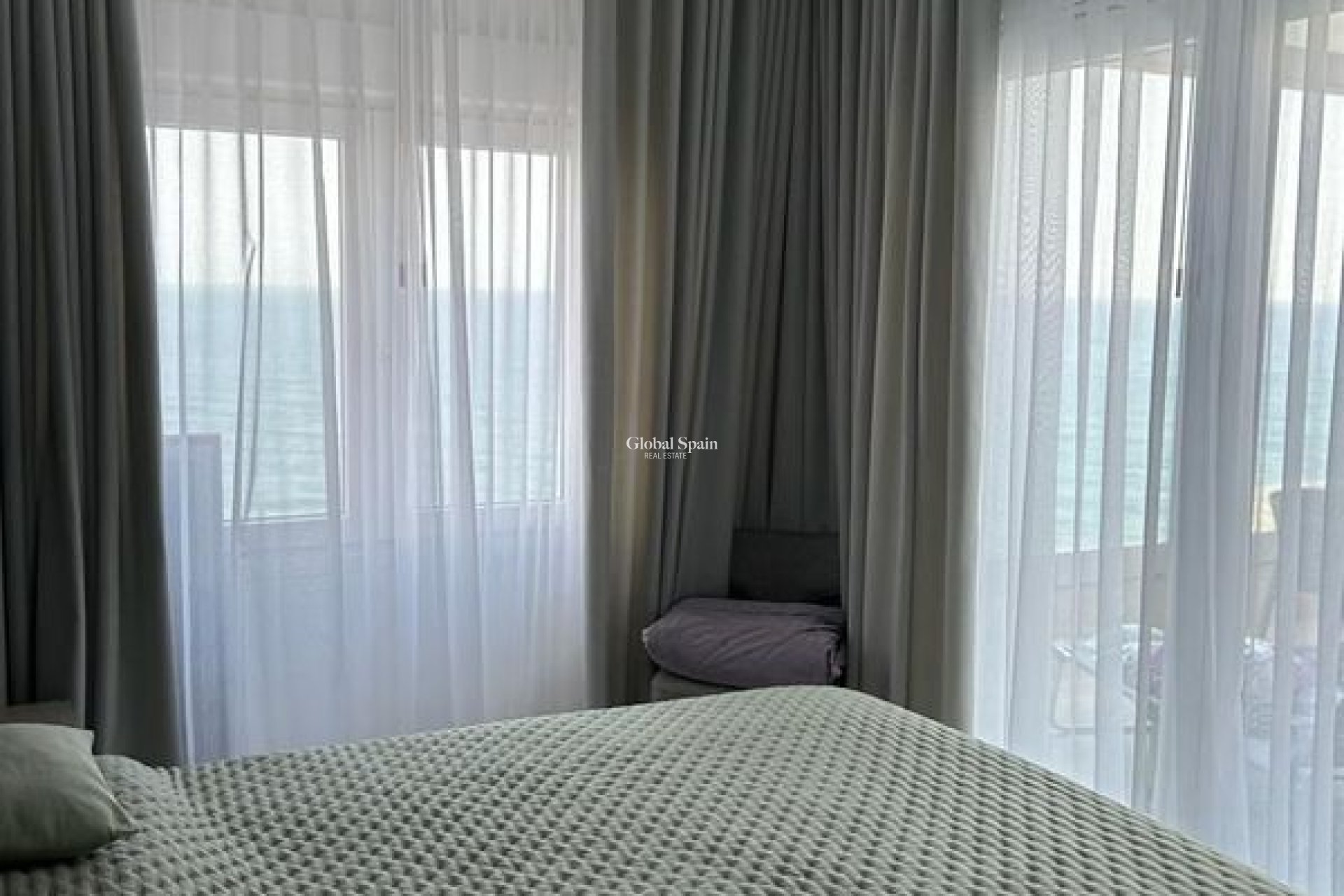 Revente - APPARTEMENT -
PUNTA PRIMA - Costa Blanca