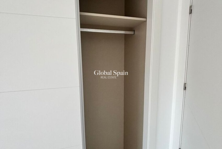 Revente - APPARTEMENT -
PUNTA PRIMA - Orihuela Costa