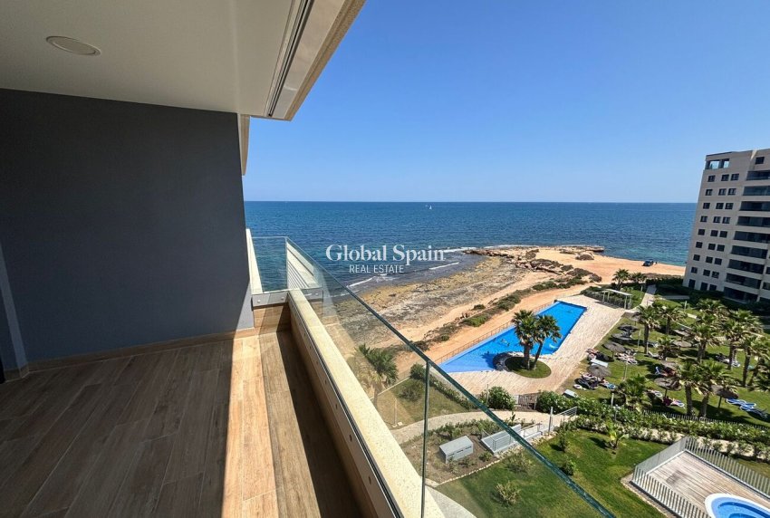Revente - APPARTEMENT -
PUNTA PRIMA - Orihuela Costa