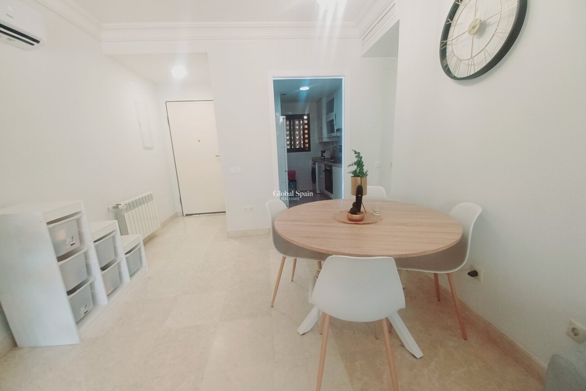 Revente - APPARTEMENT -
RODA - Inland