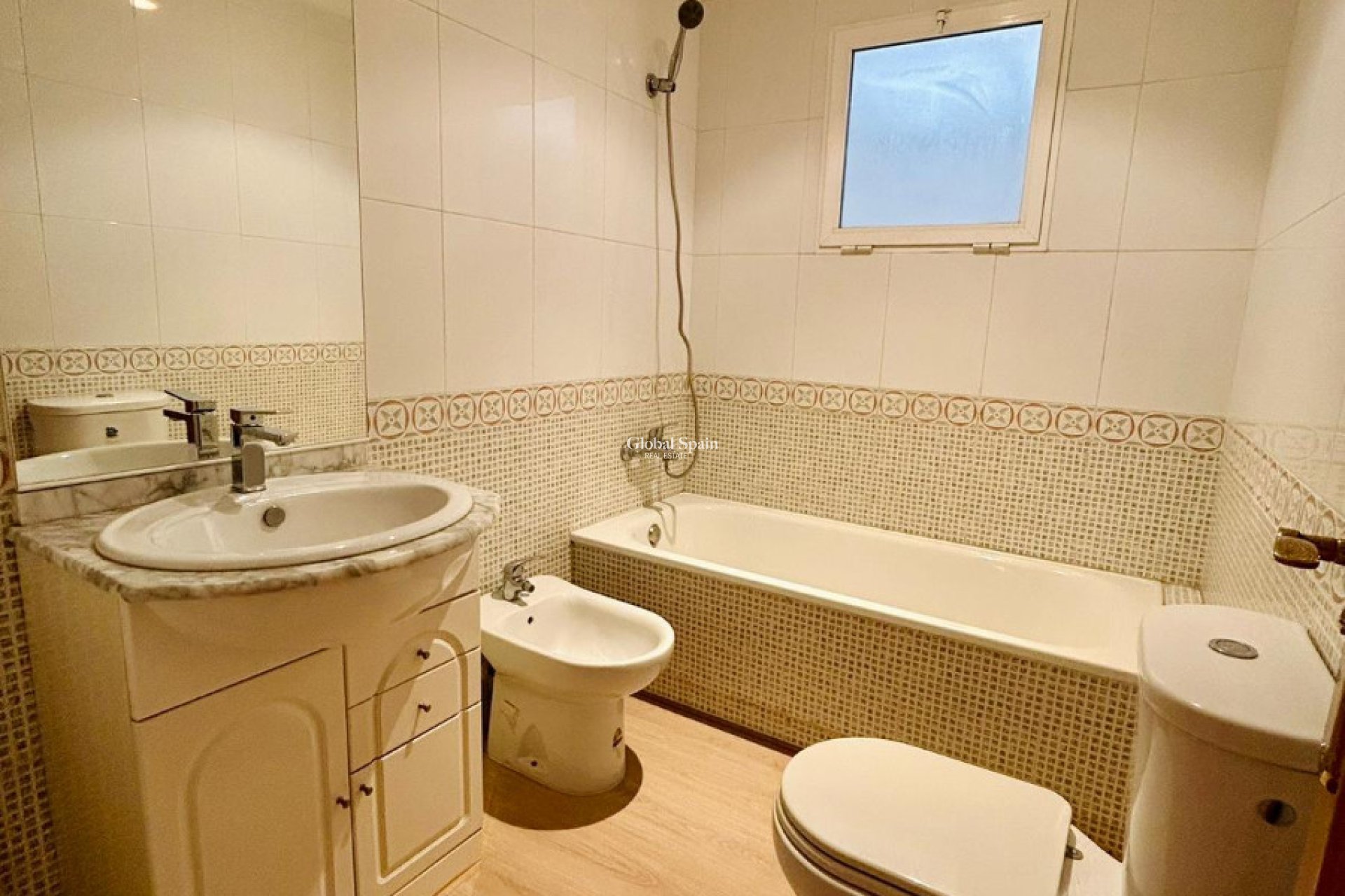 Revente - APPARTEMENT -
SAN ISIDRO - Inland