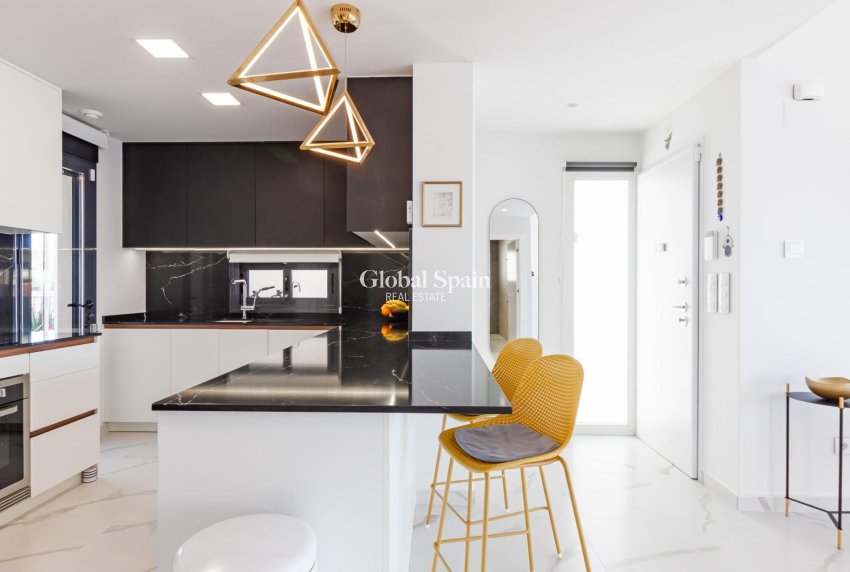 Revente - APPARTEMENT -
SAN MIGUEL DE SALINAS - Bellavista