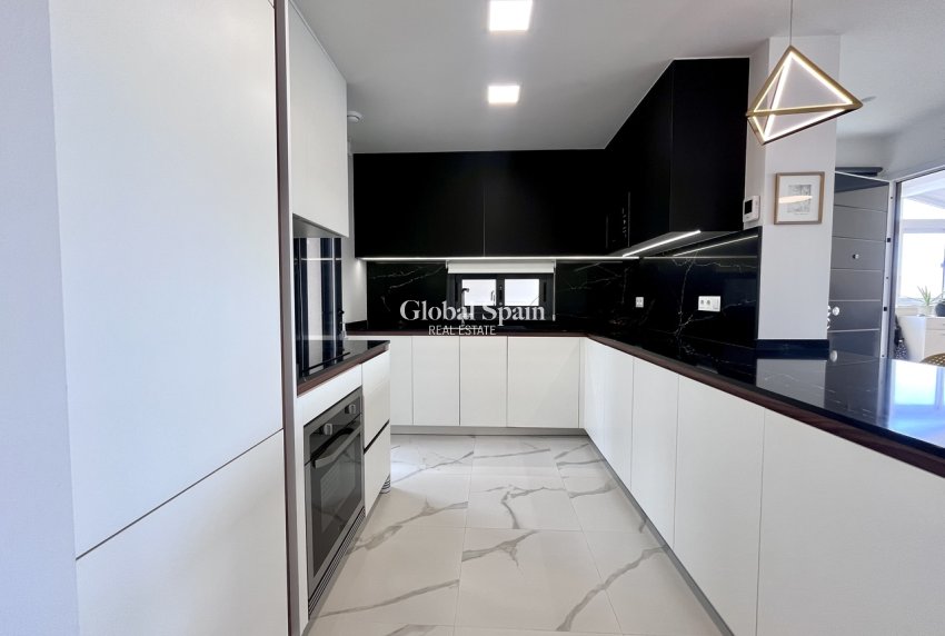 Revente - APPARTEMENT -
SAN MIGUEL DE SALINAS - Inland