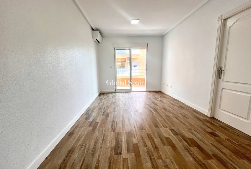 Revente - APPARTEMENT -
SAN MIGUEL DE SALINAS - Inland