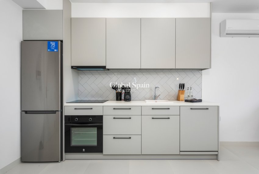 Revente - APPARTEMENT -
SAN MIGUEL DE SALINAS - Inland