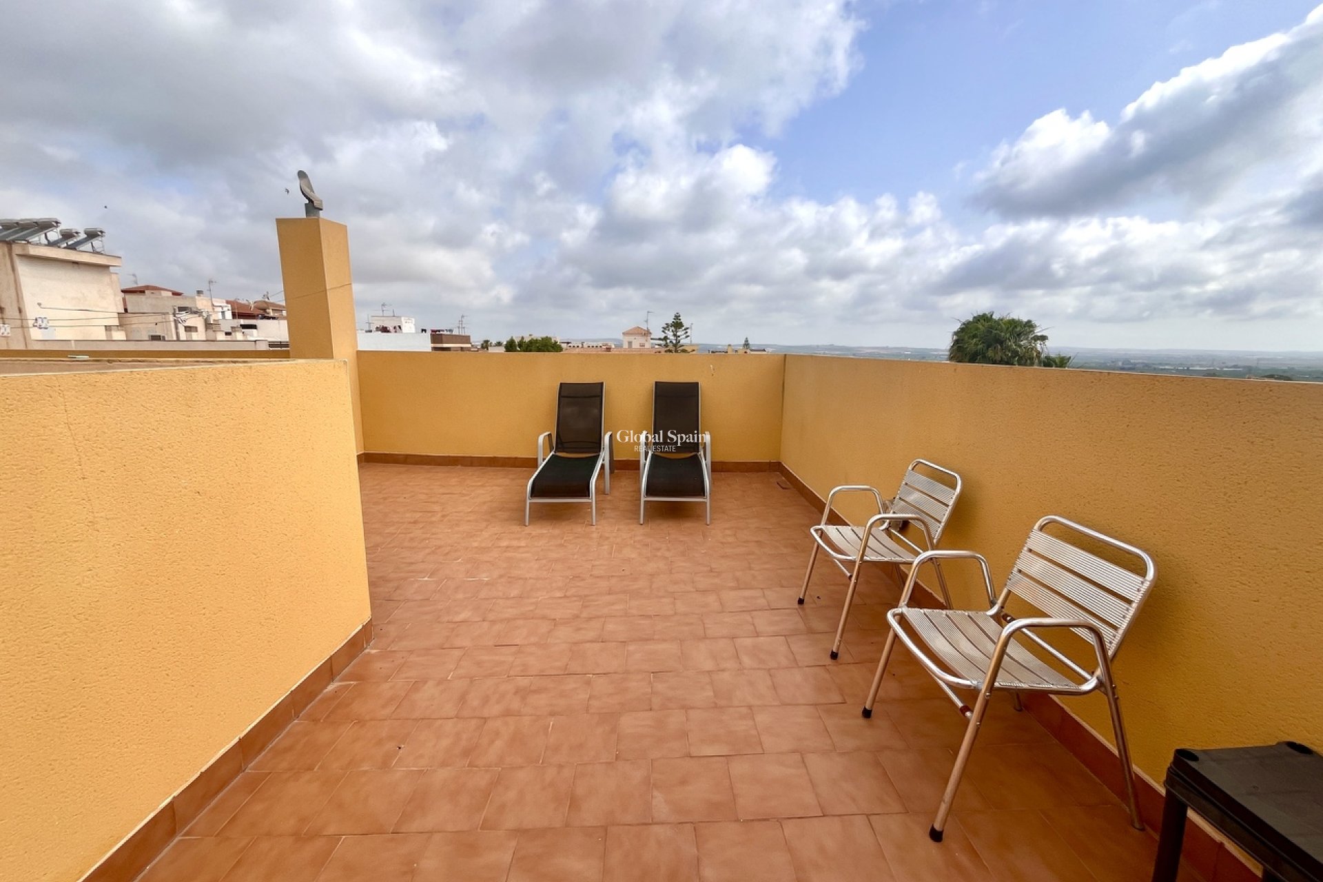 Revente - APPARTEMENT -
SAN MIGUEL DE SALINAS - Inland