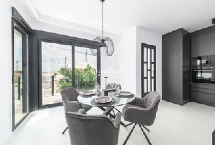 Revente - APPARTEMENT -
SAN MIGUEL DE SALINAS - Inland