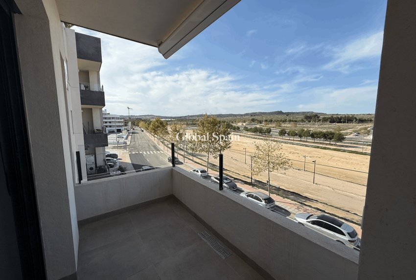 Revente - APPARTEMENT -
SAN MIGUEL DE SALINAS - Inland