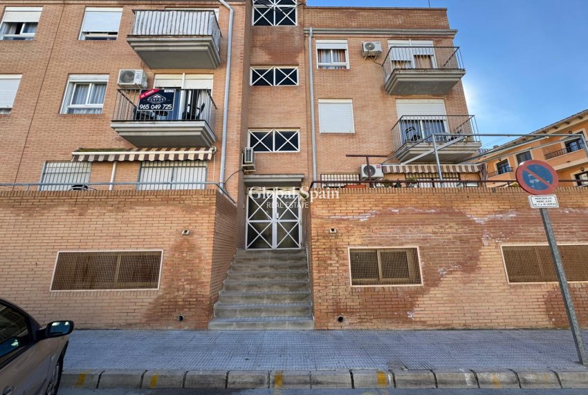 Revente - APPARTEMENT -
SAN MIGUEL DE SALINAS - Inland