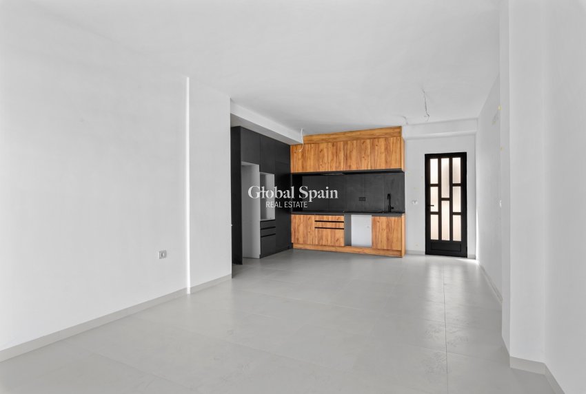 Revente - APPARTEMENT -
SAN MIGUEL DE SALINAS - Inland