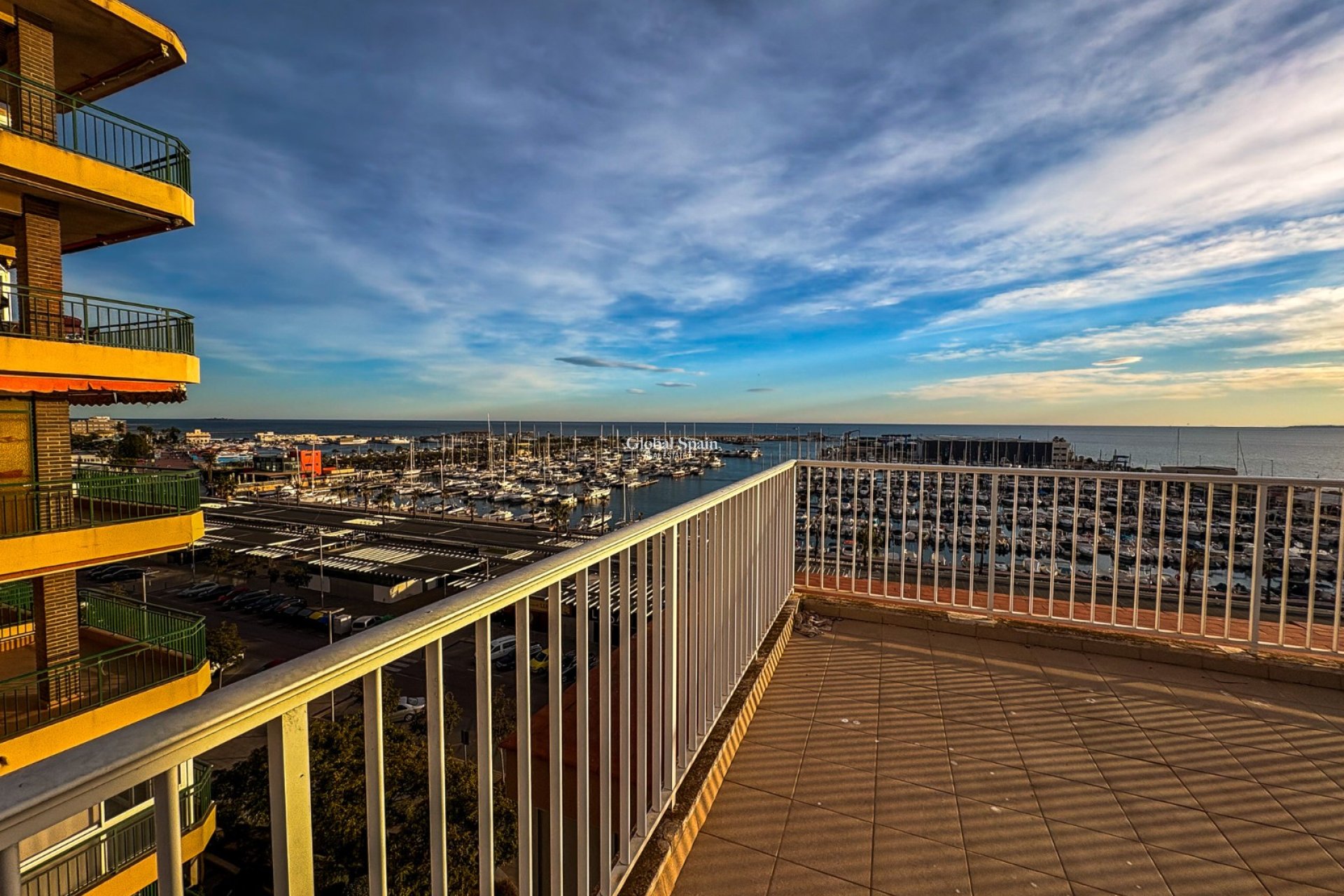 Revente - APPARTEMENT -
SANTA POLA - Puerto