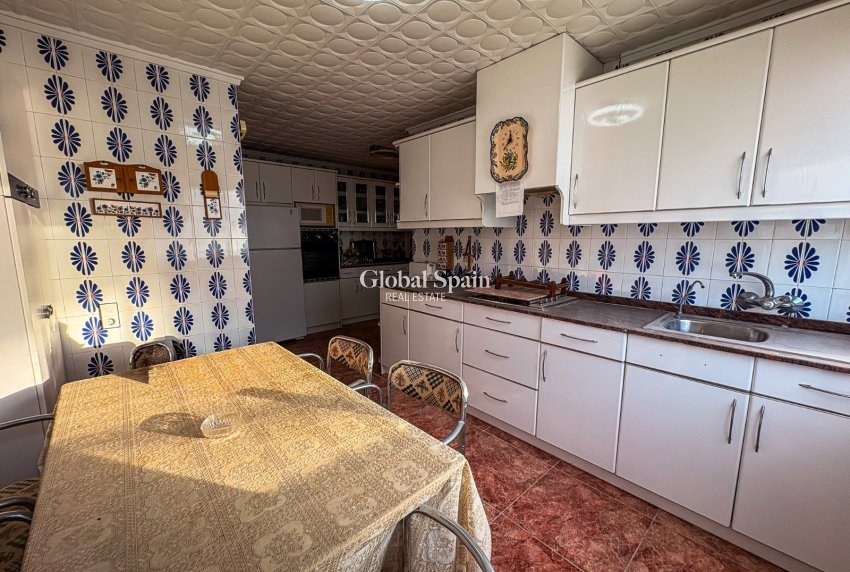 Revente - APPARTEMENT -
SANTA POLA - Puerto