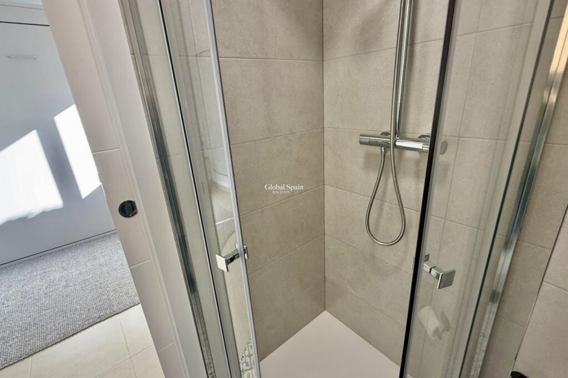 Revente - APPARTEMENT -
SUCINA - Inland