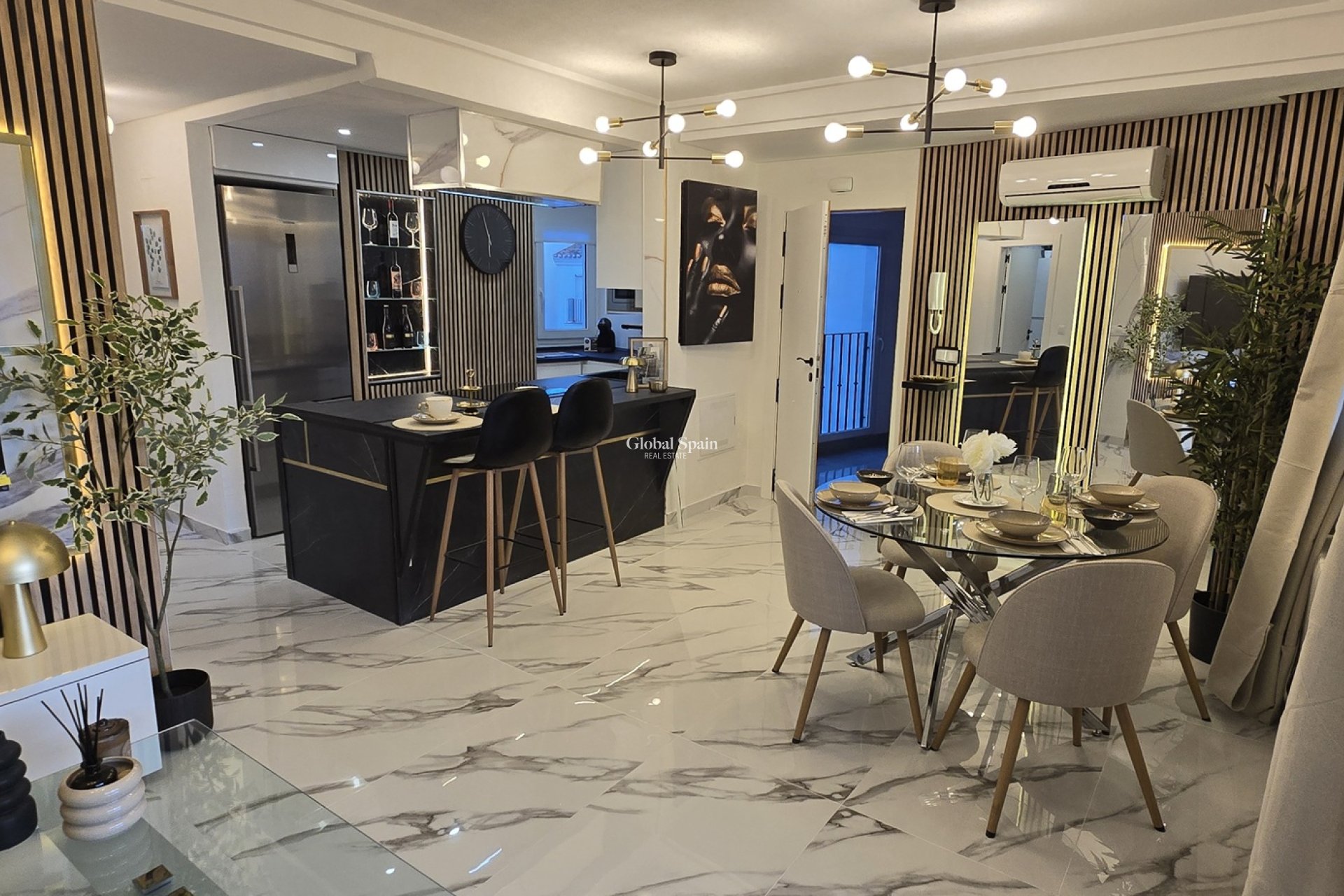 Revente - APPARTEMENT -
SUCINA - Inland