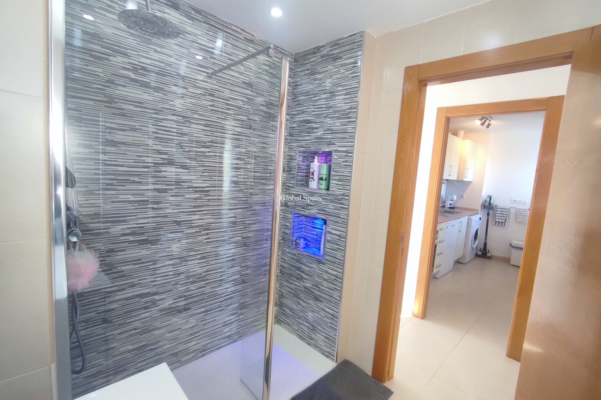 Revente - APPARTEMENT -
SUCINA - Inland