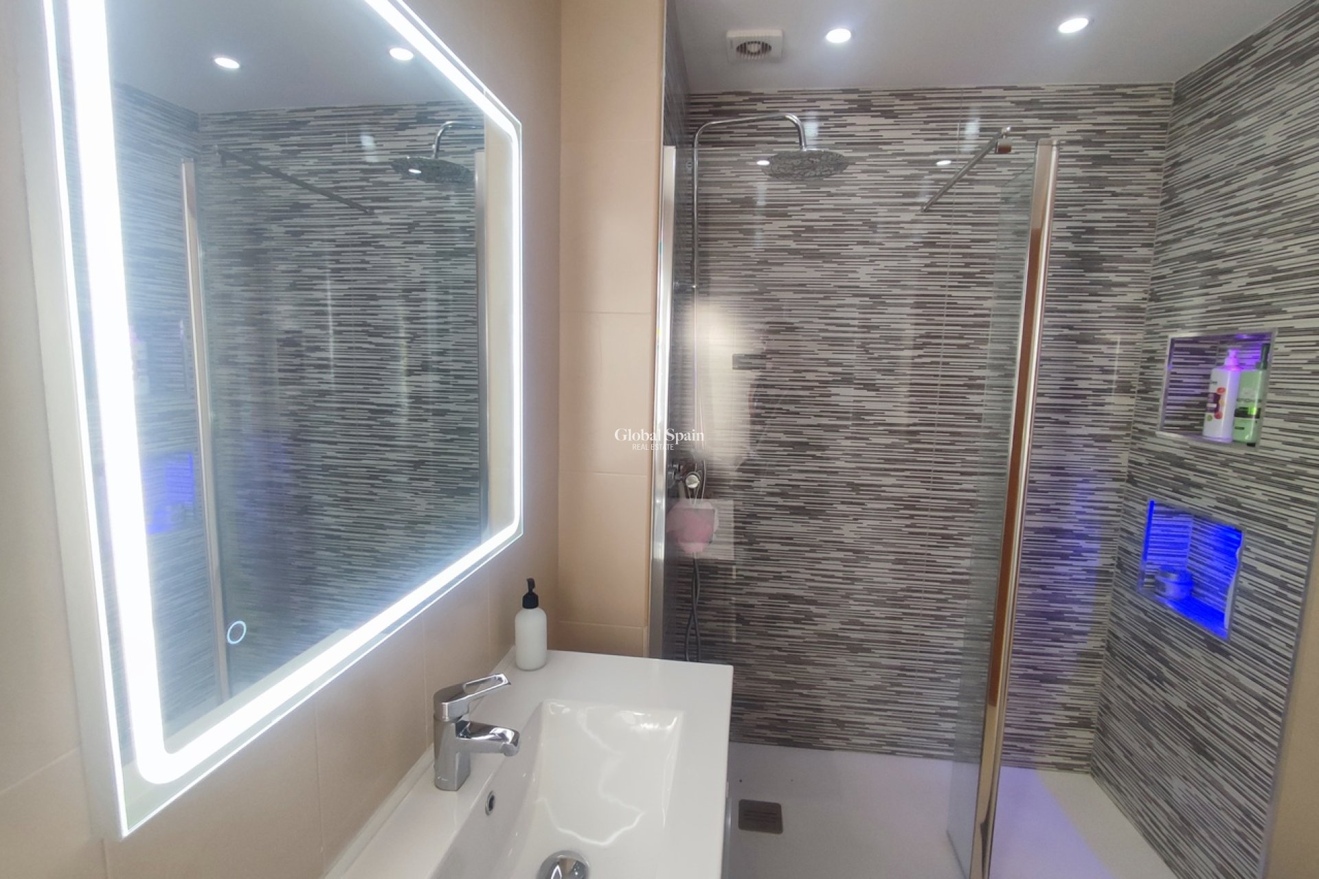 Revente - APPARTEMENT -
SUCINA - Inland