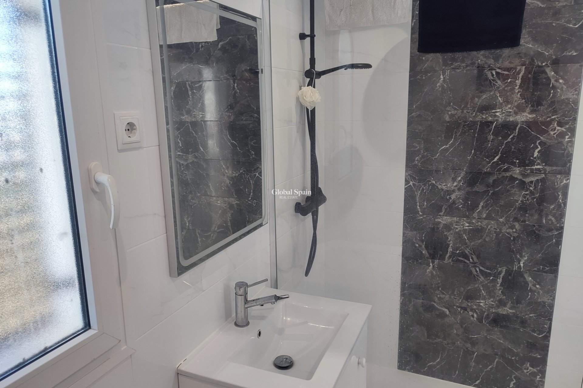 Revente - APPARTEMENT -
SUCINA - Inland