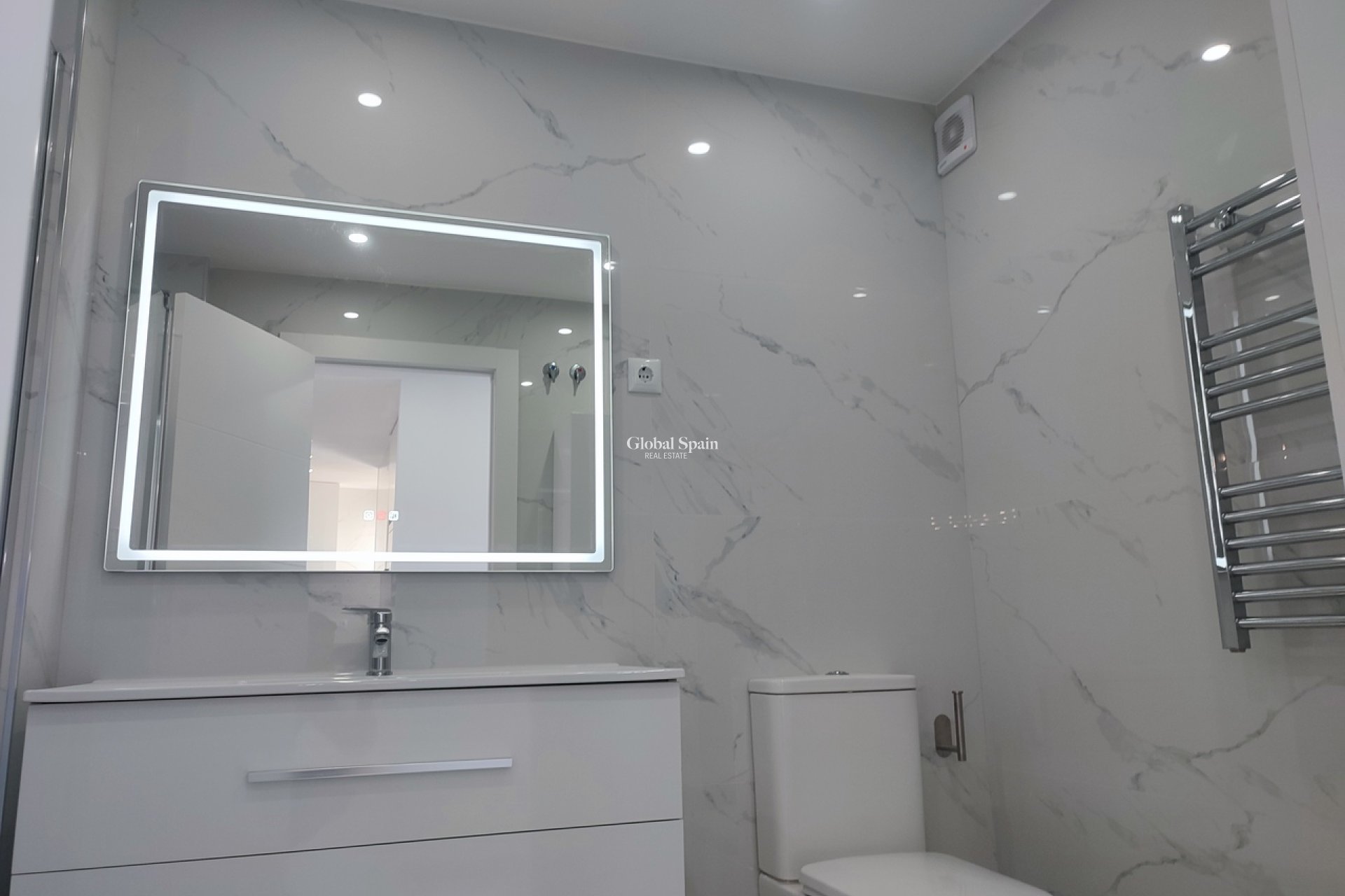 Revente - APPARTEMENT -
SUCINA - Inland