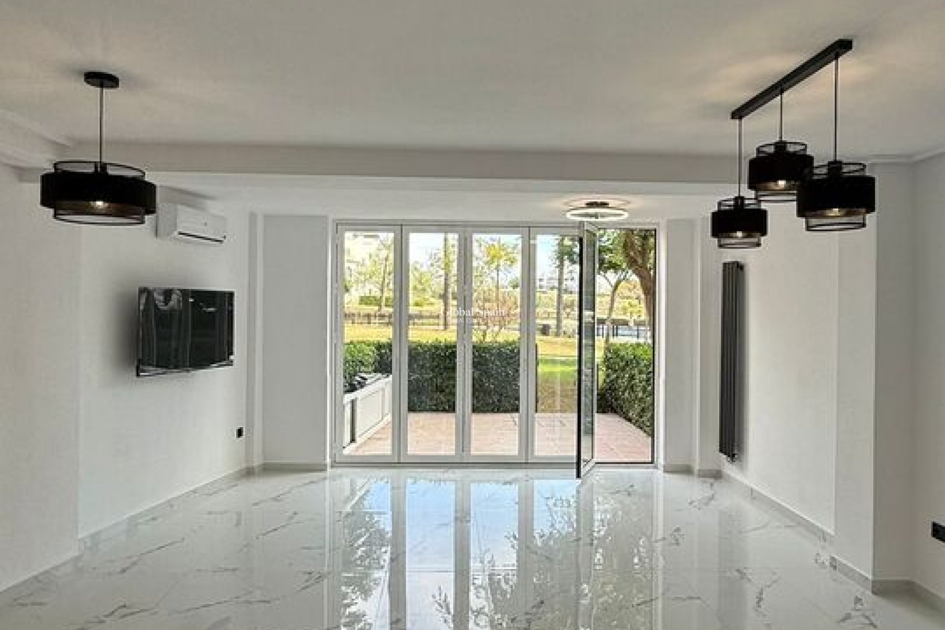 Revente - APPARTEMENT -
SUCINA - Inland