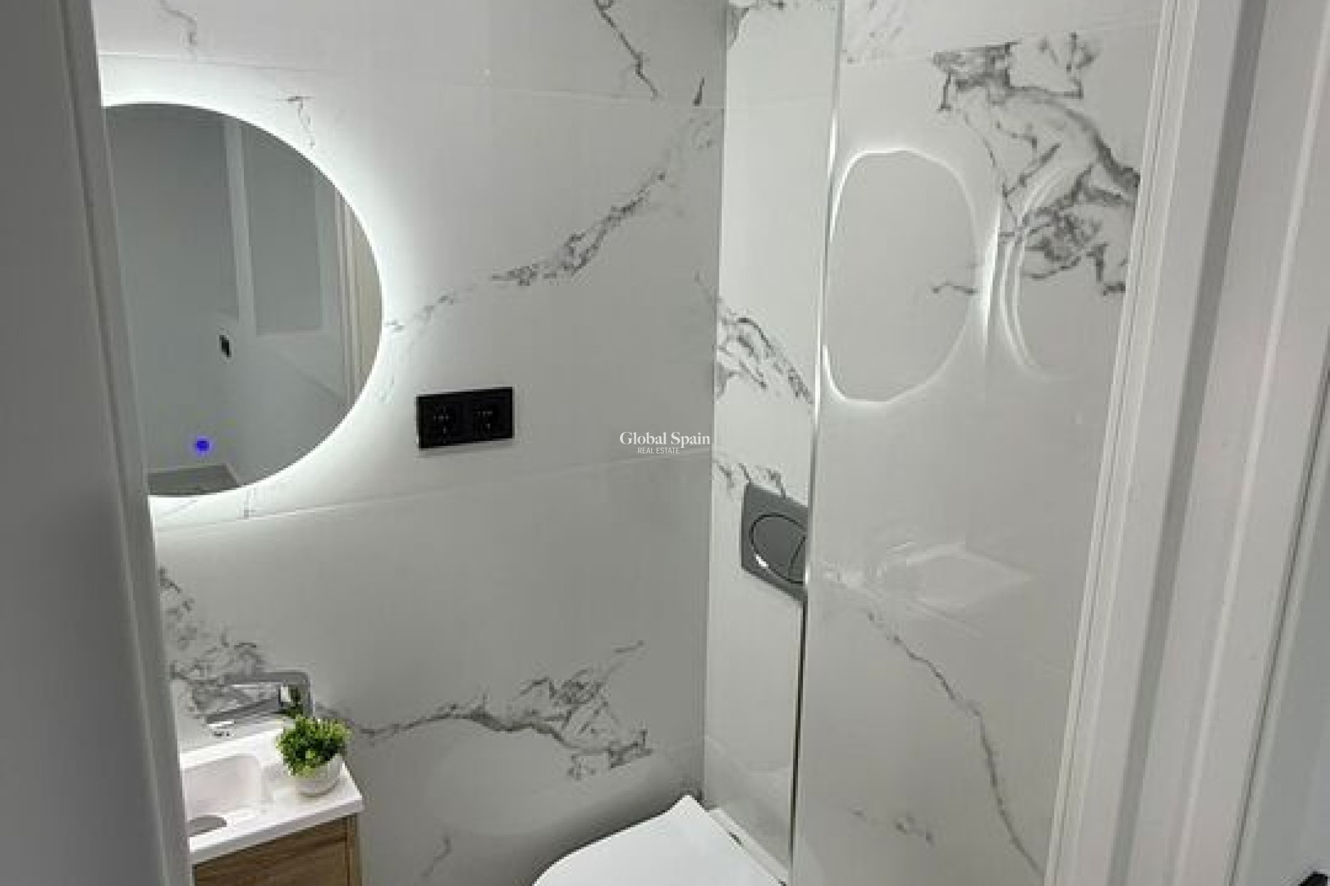 Revente - APPARTEMENT -
SUCINA - Inland