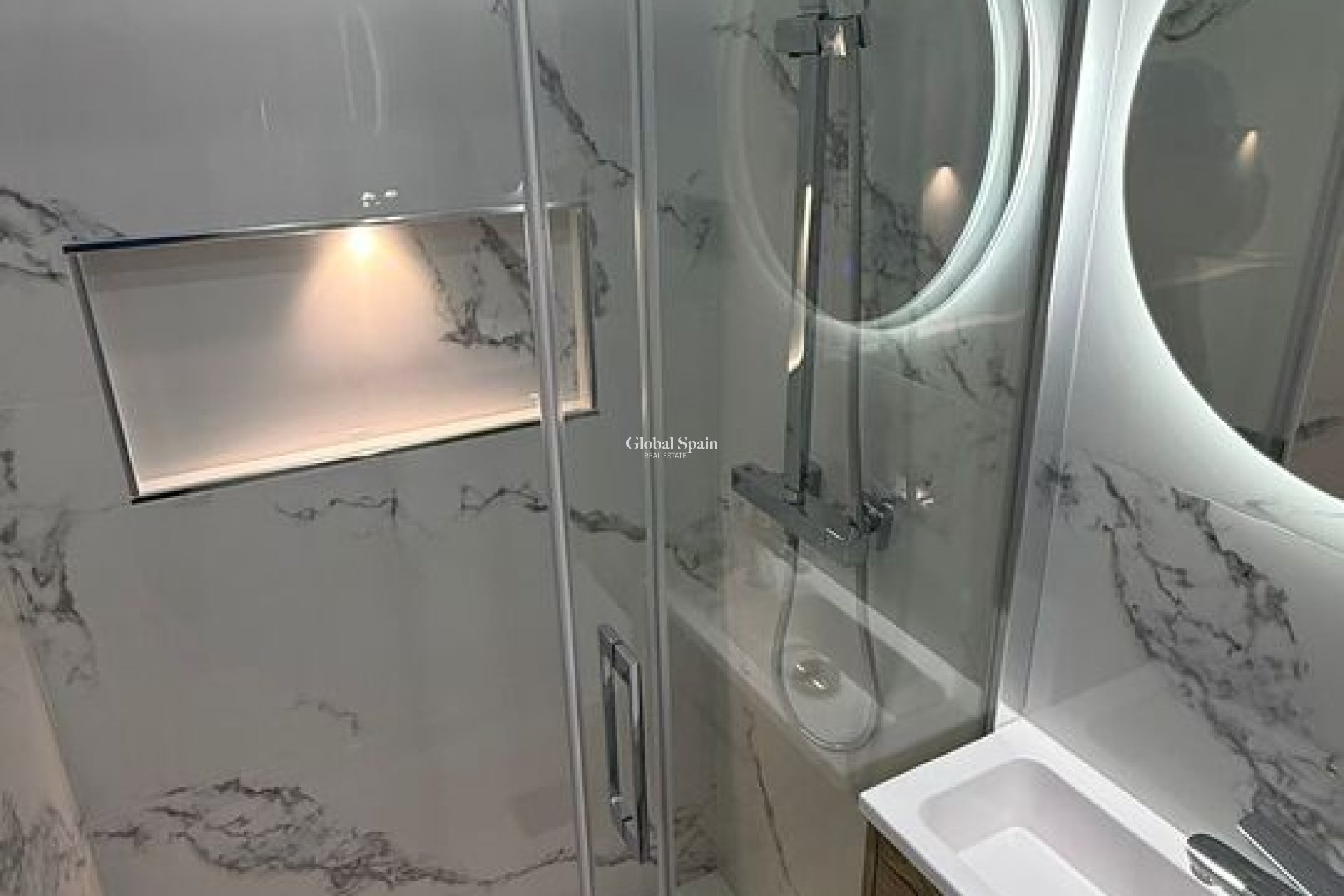 Revente - APPARTEMENT -
SUCINA - Inland