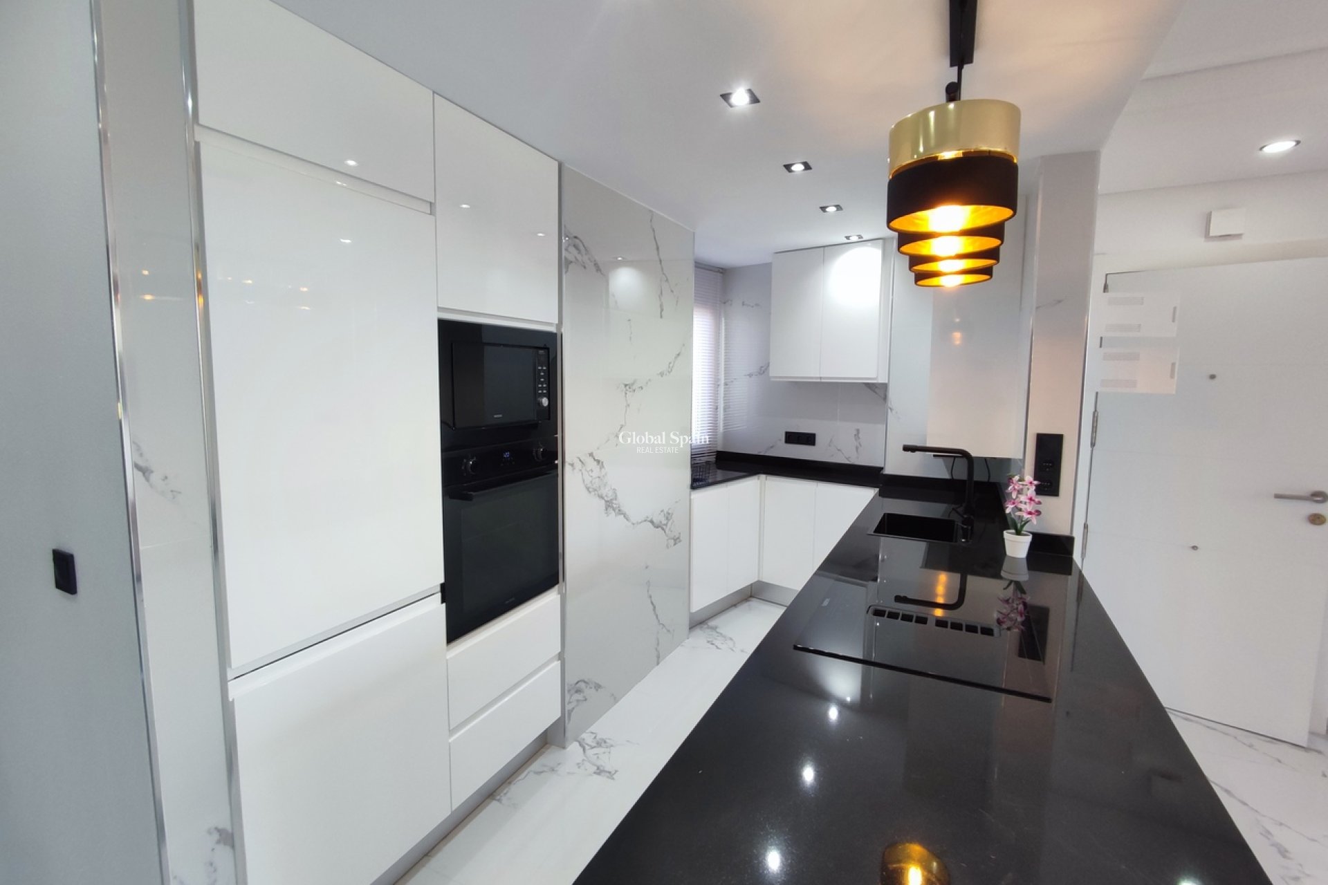 Revente - APPARTEMENT -
SUCINA - Inland